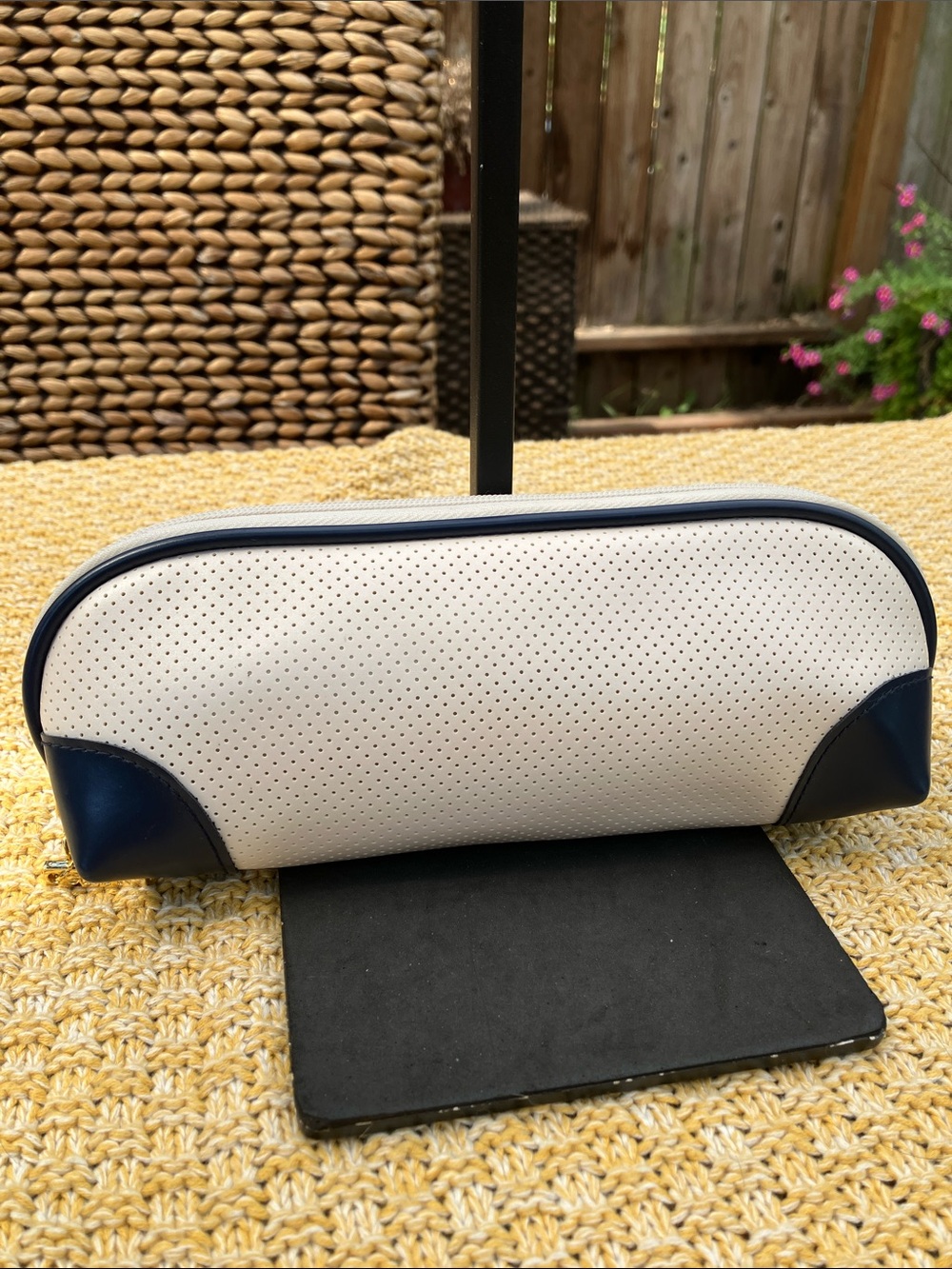 NWOT GUERLAIN PARIS Blue & Cream Cosmetic Pouch